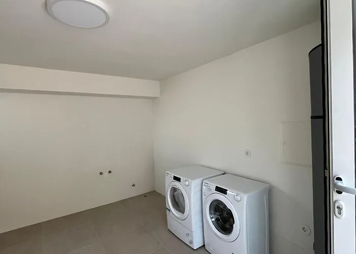 Brittos Lovely - Prime * 빌라노바데파말리카오